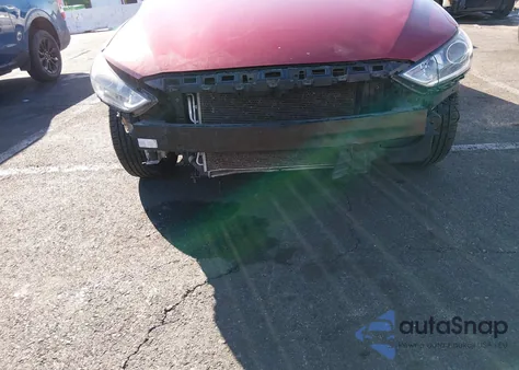 2017 Hyundai Elantra Value Edition z USA, uszkodzony, nr VIN 5NPD84LFXHH179213